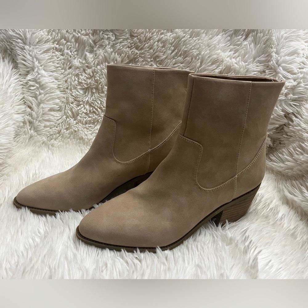 New with tags DV dress shoe